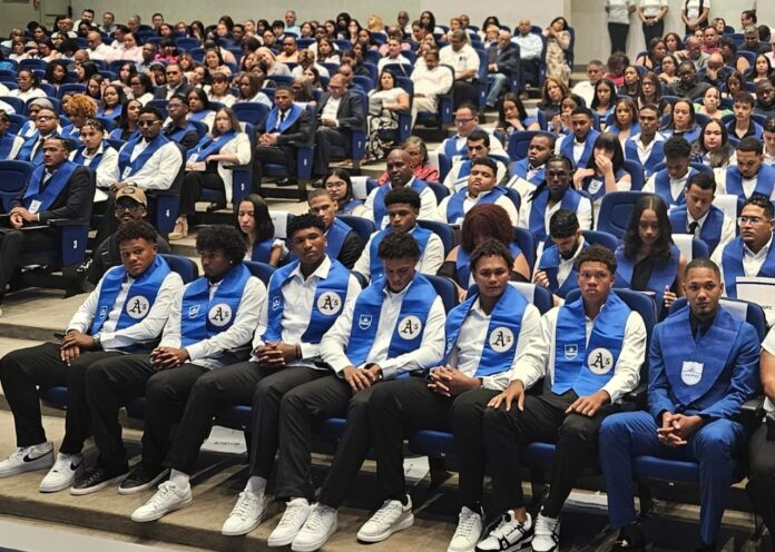 CENAPEC entrega al país 874 nuevos bachilleres en su 54.ª Graduación Ordinaria