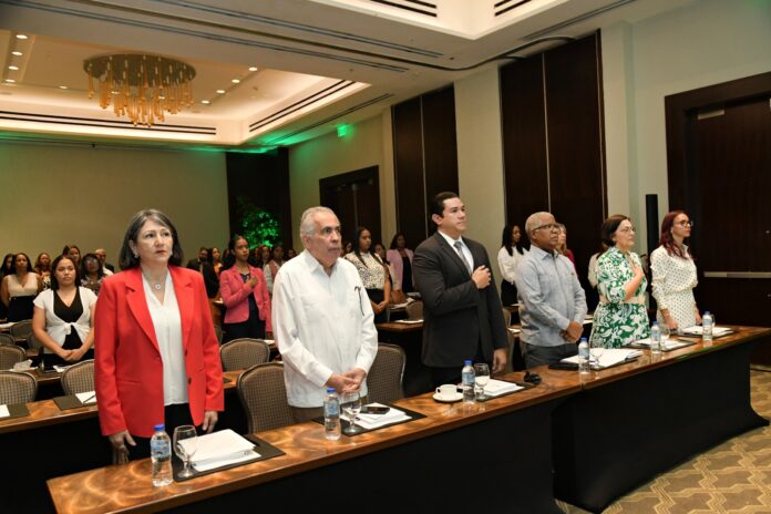 Salud Pública destaca reducción de 55 % en la tasa de partos en adolescentes